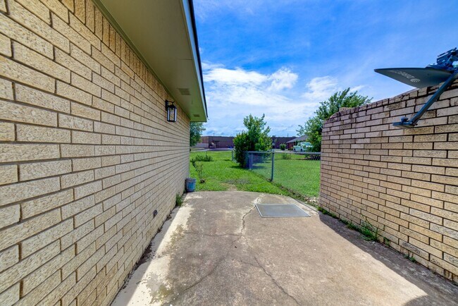 Foto del edificio - S 67th Ave E Duplex