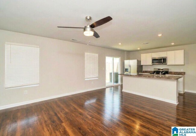 Foto del edificio - 211 Driftwood Ln