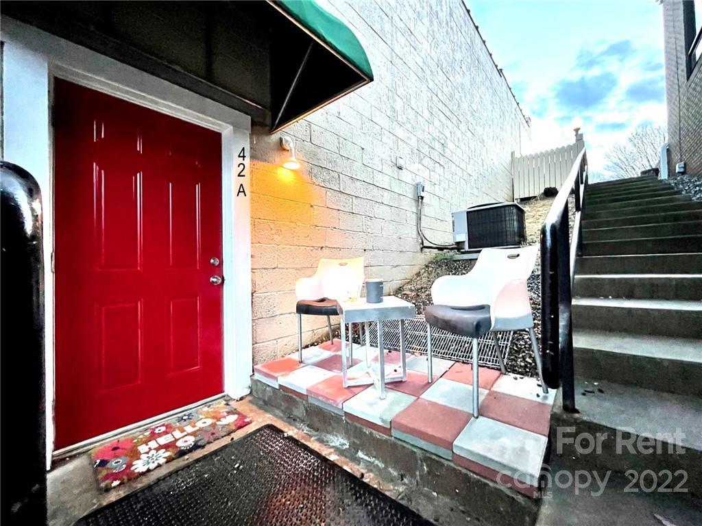 Foto principal - 42 N Main St