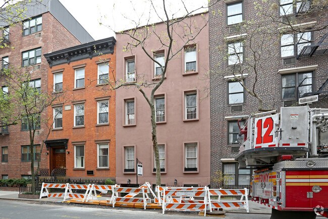 Foto del edificio - 326 W 19th St