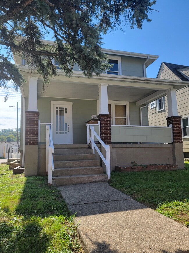 Building Photo - 114 3rd Ave SW