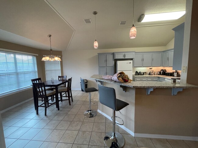 Foto del edificio - 4204 Tropicana Dr