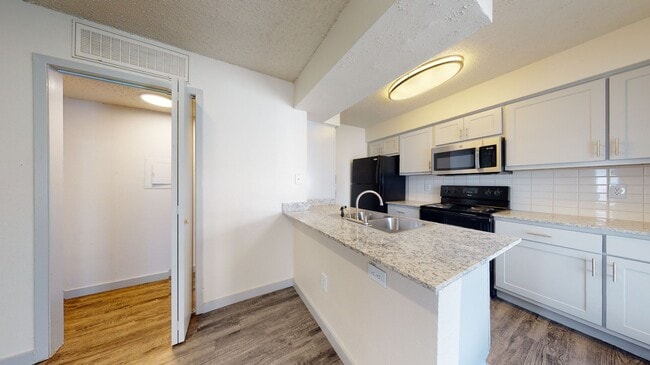 Building Photo - The Linden Apartments