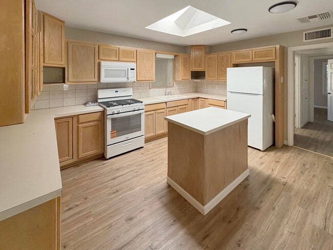 Foto del edificio - 512 E Mesa Dr