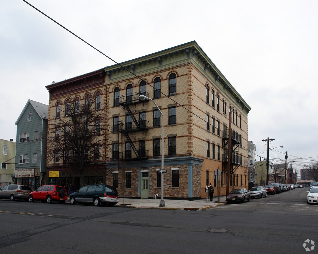 Primary Photo - 432 Avenue C
