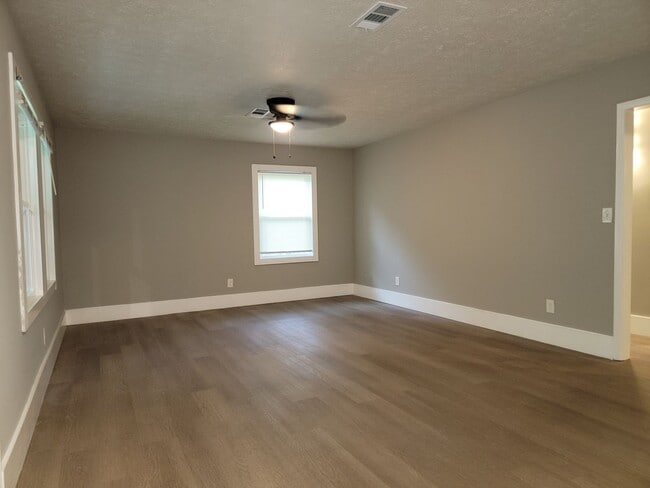 Building Photo - Great location near CDC, Emory, and the VA...