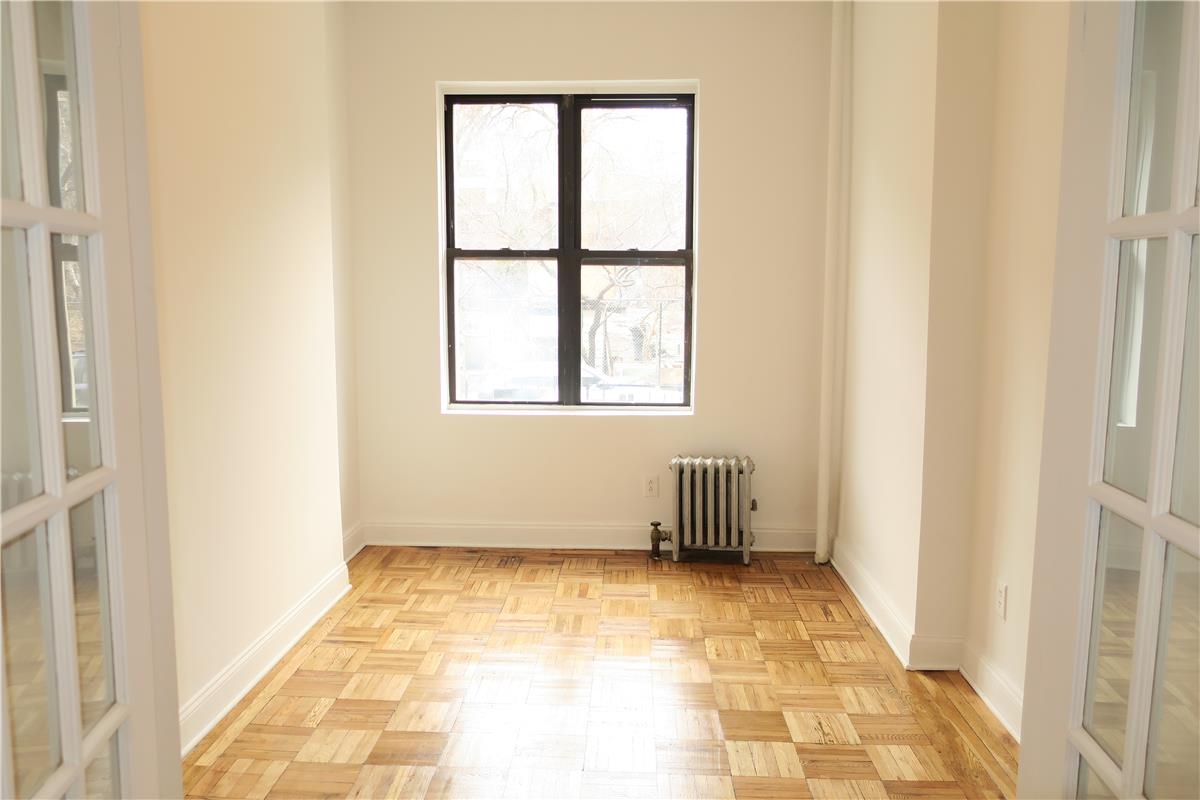 Primary Photo - 715 E 5th St