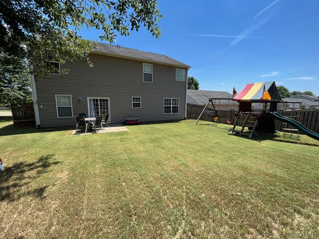 Building Photo - 419 Woodford Way