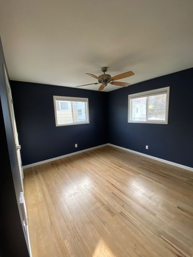 Building Photo - Spacious 3 Bedroom home with attached garage!