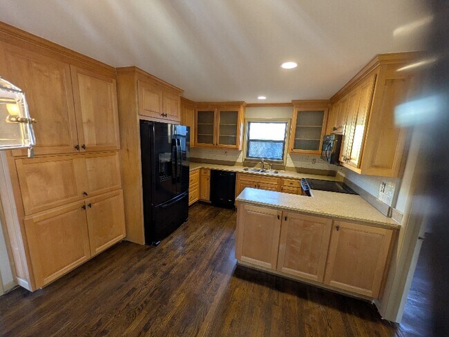 Foto del edificio - 571 Village Ln