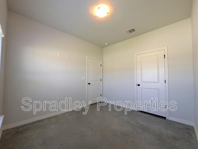 Foto del edificio - 301 Juniper Dr