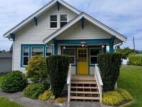 Building Photo - 1022 Oakes Ave
