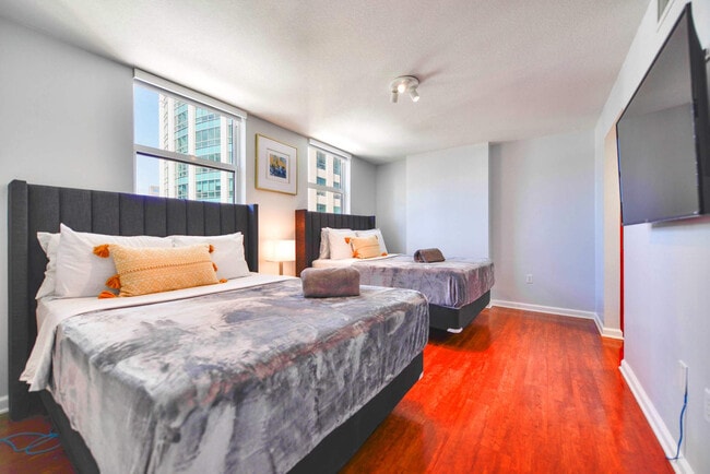 Building Photo - 1 SE 12th St