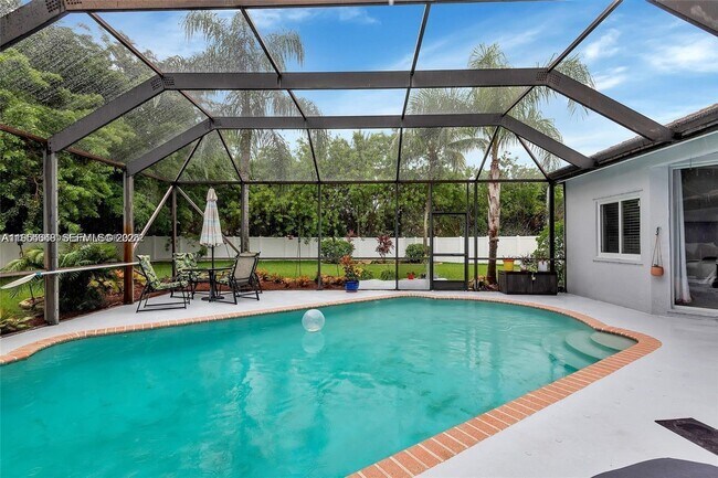 Foto del edificio - 1800 Water Ridge Dr