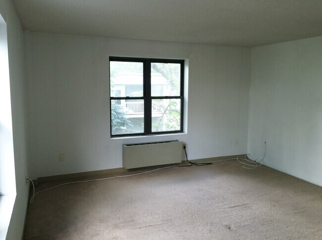 Foto del edificio - Spacious 3-bed 1.5 Bath in Excellent Neighborhood