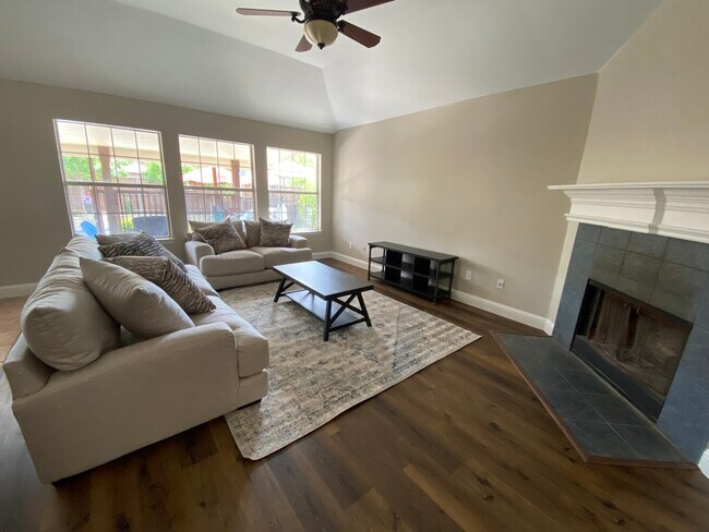 Foto del edificio - 9383 Crossvine Ln