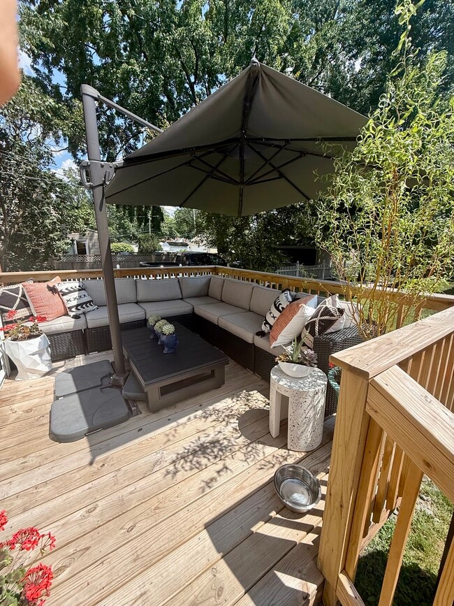 Building Photo - 20271 Parkview Ave
