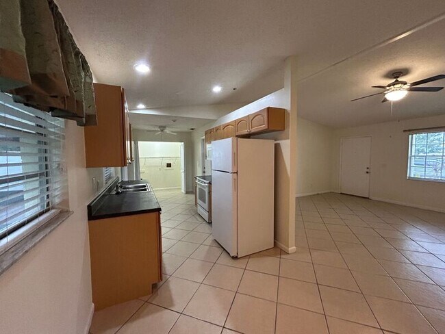Building Photo - 6606 Winding Oak Dr