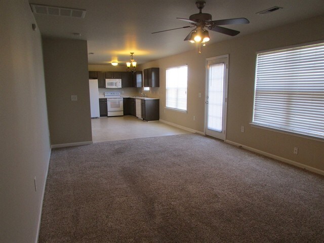 Foto del edificio - 1041 Vanguard Dr