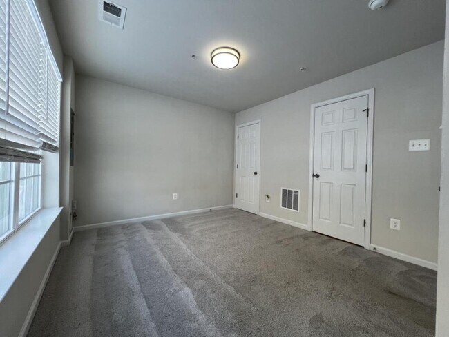 Foto del edificio - 12909 Brickyard Blvd