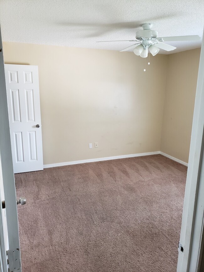 Foto del edificio - 2330 Fox Hollow Dr