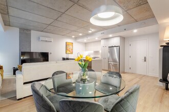 Building Photo - 464 Rue Saint-François-Xavier-SI ID1602286P