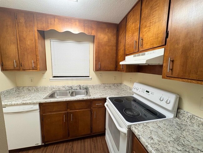 Foto del edificio - 3701 Donovan Dr