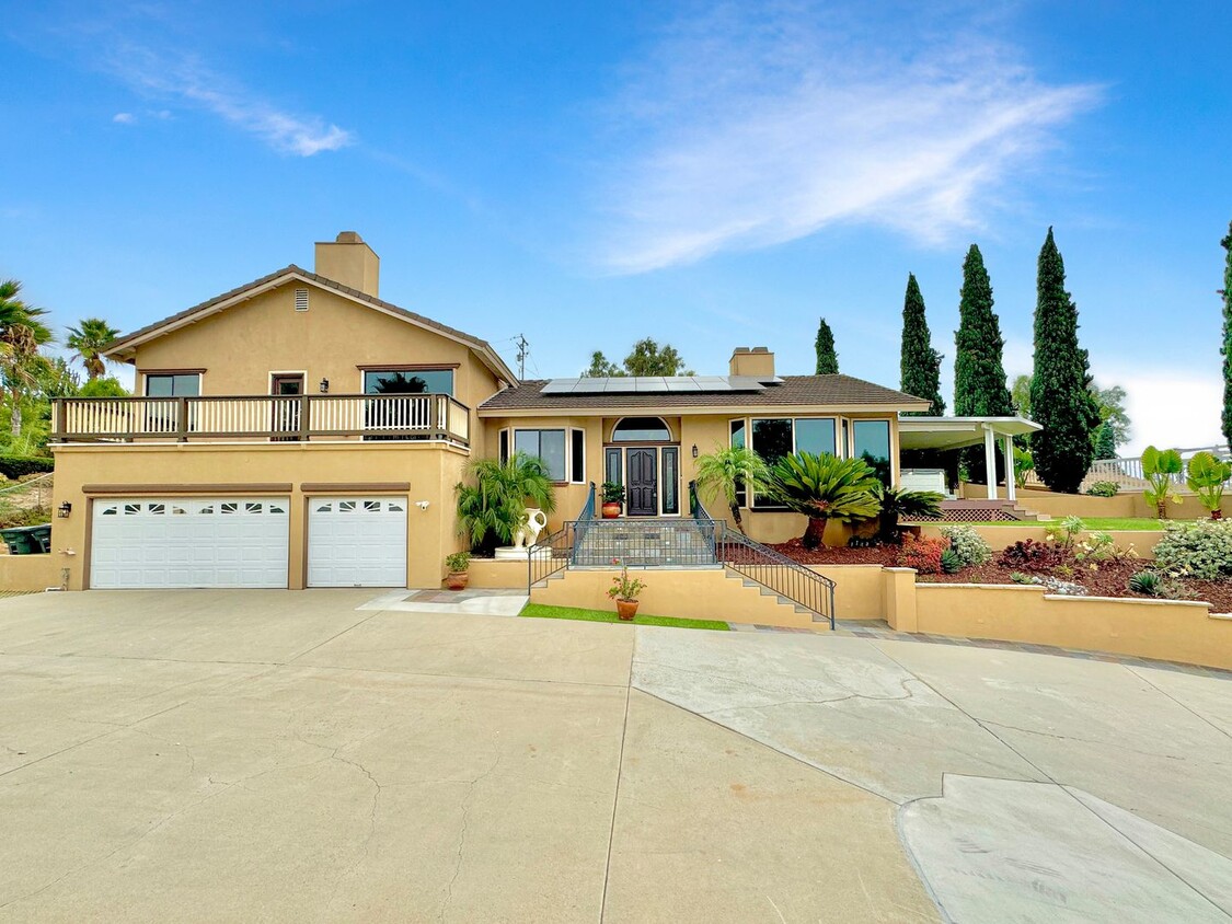 Primary Photo - Great 4B/2.5BA House in San Marcos!