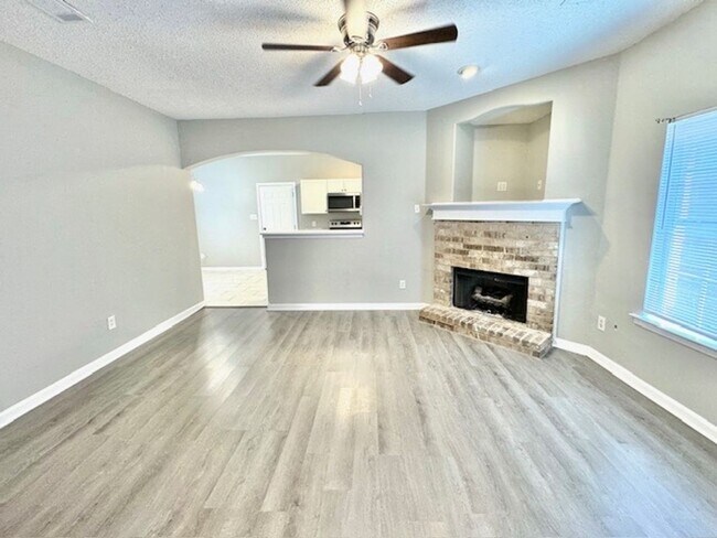 Building Photo - SterlingRidgeDr10236