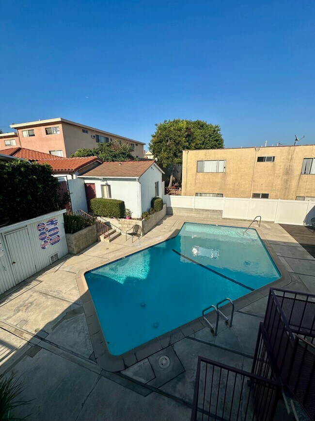 Foto del edificio - 537 Evergreen St