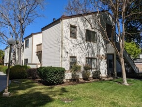 Building Photo - 1338 Meadow Ridge Cir