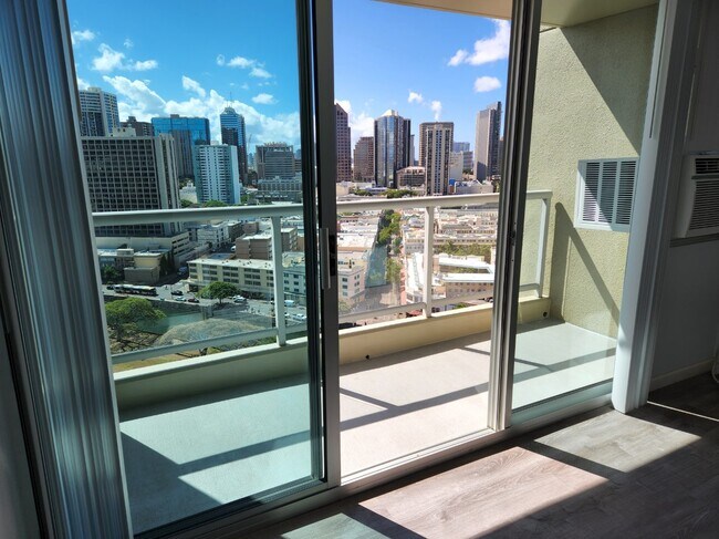 Patio - 215 N King St