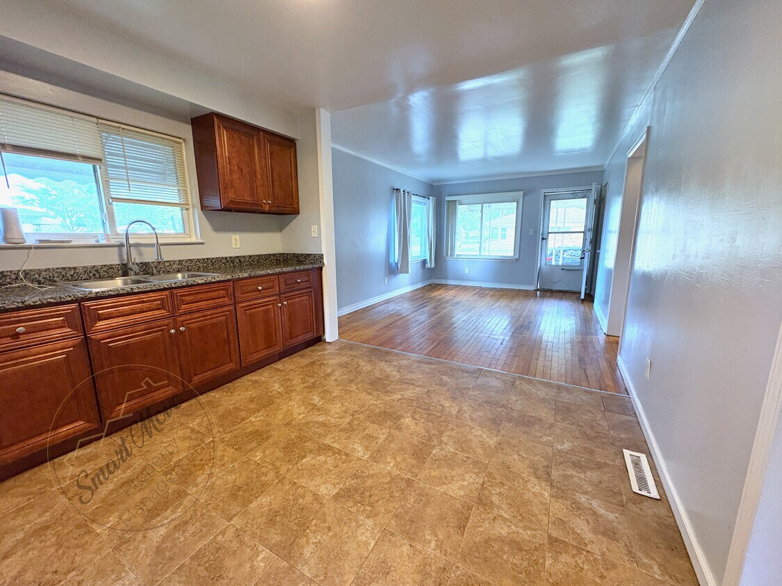 Foto principal - 13343 Charlotte Ave
