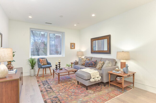 Building Photo - 4013 Davis Pl NW
