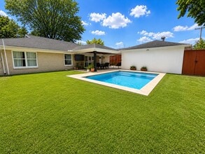 Building Photo - 6914 Alderney Dr