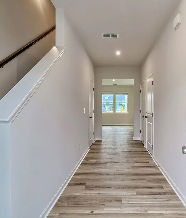 Building Photo - Spacious 3-Bed, 2.5-Bath End Unit Townhome