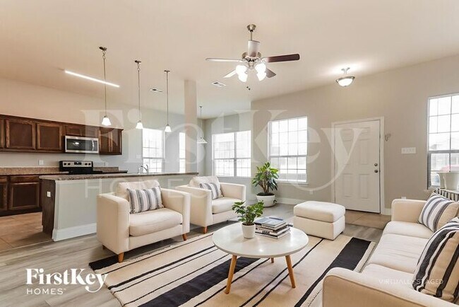 Foto del edificio - 15642 Gatsby Ln