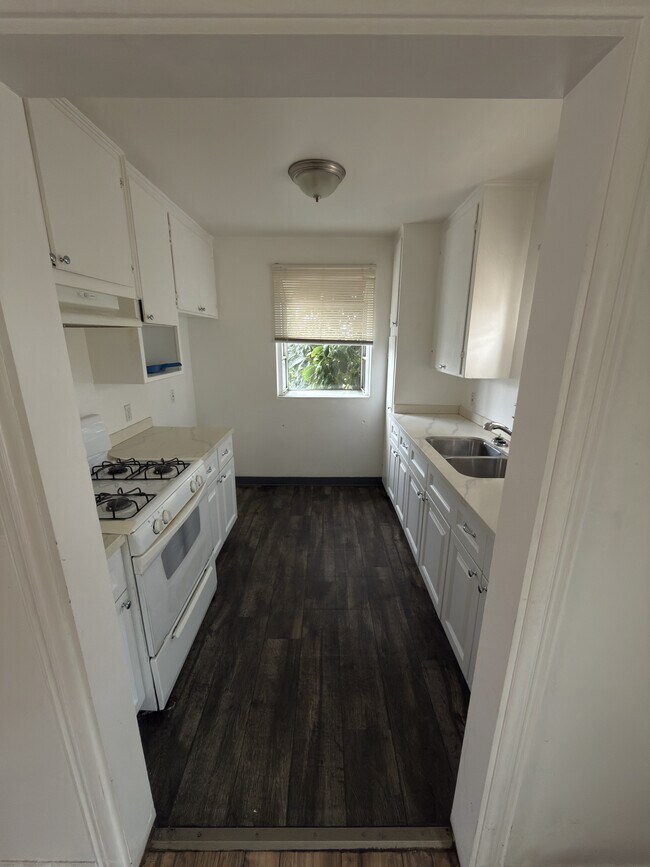 Foto del edificio - 820 W Imperial Hwy