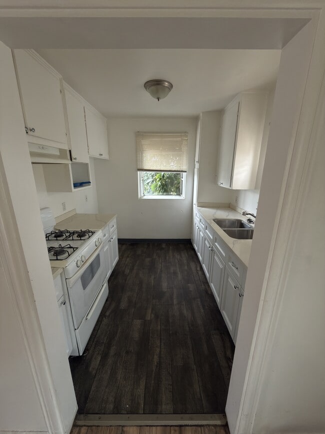 Photo - 820 W Imperial Hwy Apartment