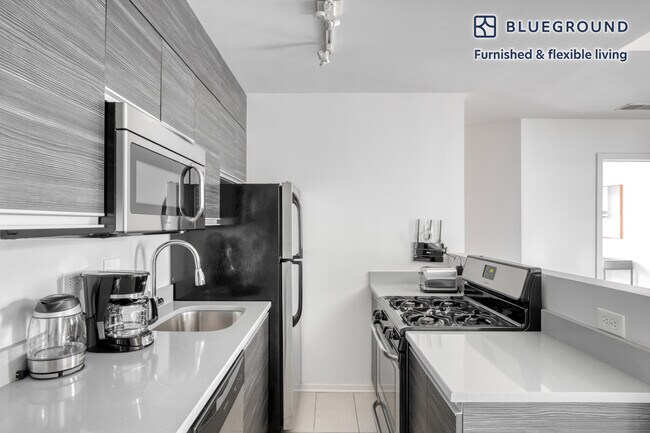 Foto del edificio - 30 E Roosevelt Rd