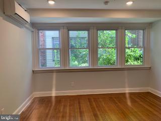 Foto principal - 6225 Carpenter St