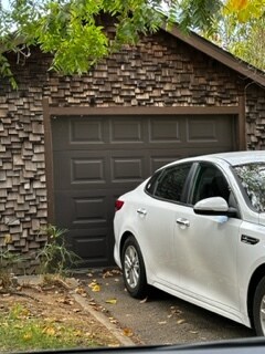 Garage & driveway parking - 2105 Porter Way