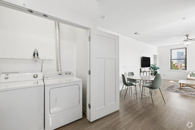 B2 2BR, 2BA - 900SF - In-Unit Laundry - Midtown Place