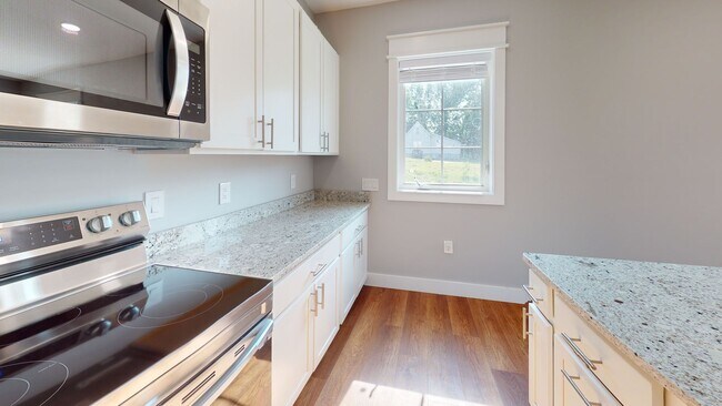 Foto del edificio - 4BR/4BA Unit #101 in 14 BR Triplex | UTK O...