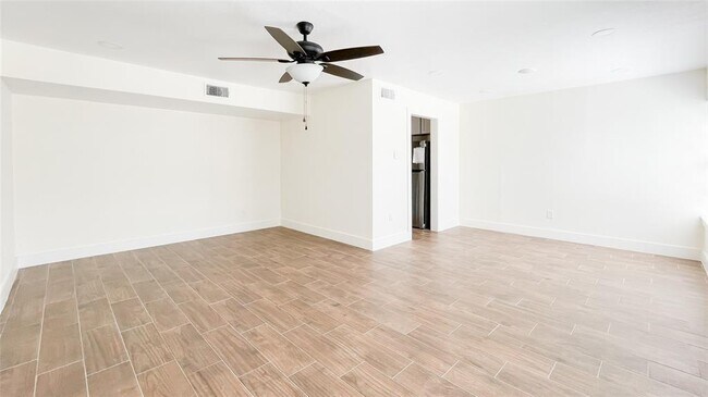 Building Photo - 9514 Skyline Dr
