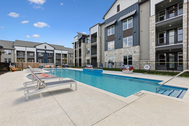 Building Photo - Bandera Ridge