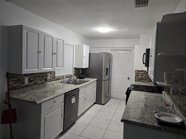 Building Photo - 773 E Birchwood Cir