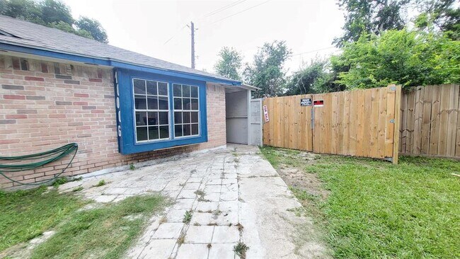 Foto del edificio - 10006 Rosbrook Dr