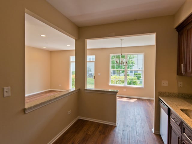 Building Photo - 2927 White Thorn Cir