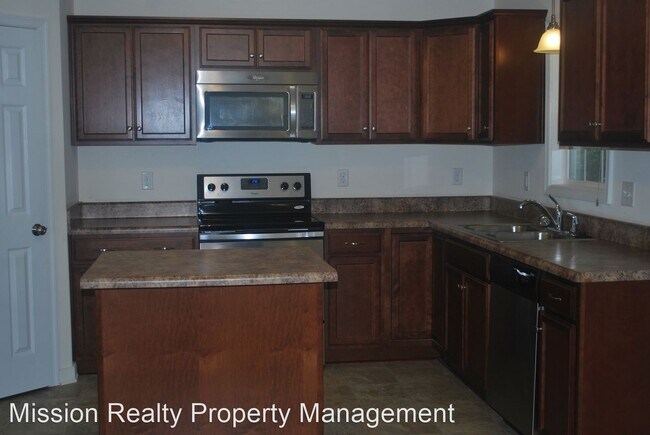 Building Photo - 3 br, 2.5 bath House - 1306 Maryland Avenue